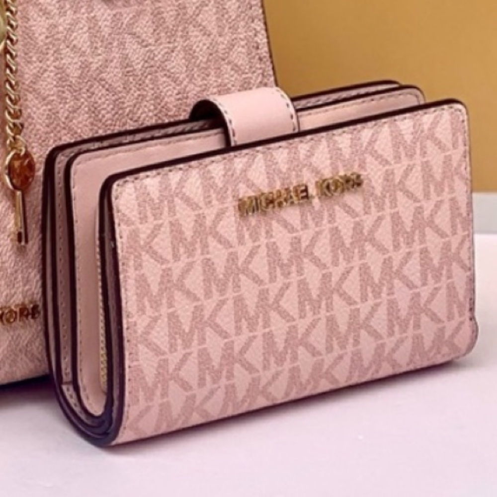 MICHAEL KORS Jet Set Travel Signature Medium Bifold Wallet Powder Blush - Picture 2 of 13